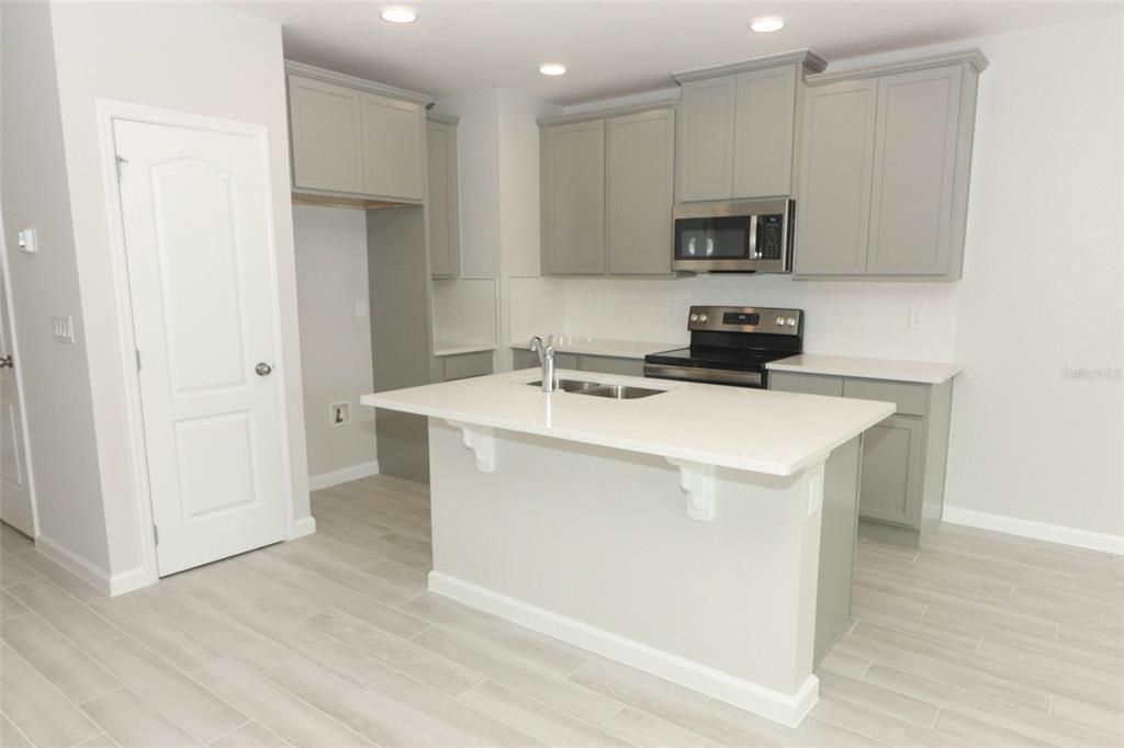 Active With Contract: $2,500 (3 beds, 2 baths, 1379 Square Feet)