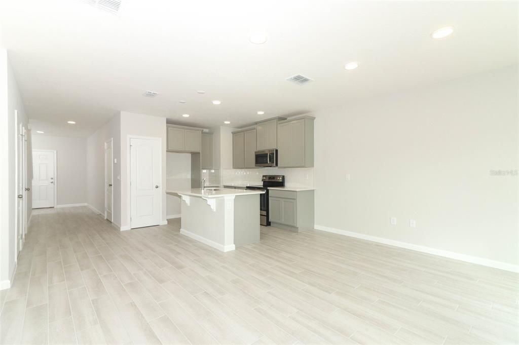 Active With Contract: $2,500 (3 beds, 2 baths, 1379 Square Feet)