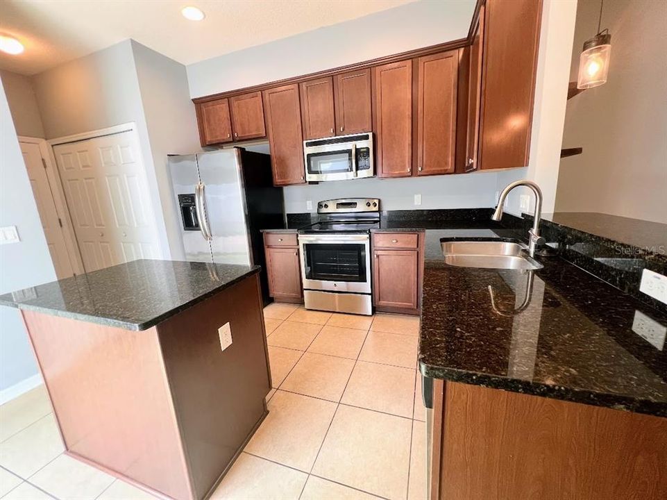 待售: $275,000 (3 贝兹, 2 浴室, 1629 平方英尺)