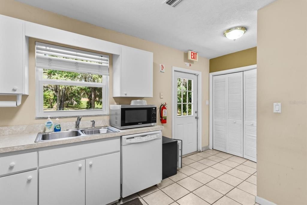 待售: $860,000 (0 贝兹, 0 浴室, 1547 平方英尺)