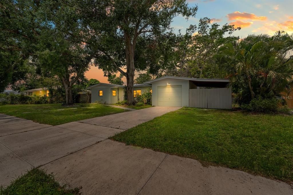 Active With Contract: $314,890 (3 beds, 2 baths, 1310 Square Feet)