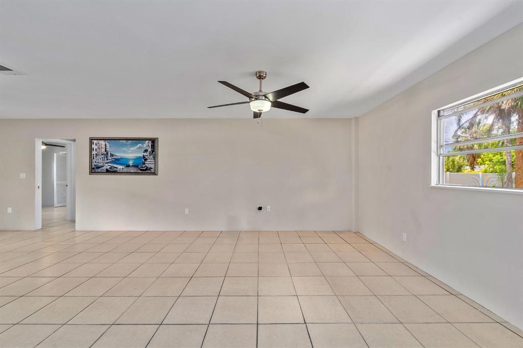 Active With Contract: $314,890 (3 beds, 2 baths, 1310 Square Feet)