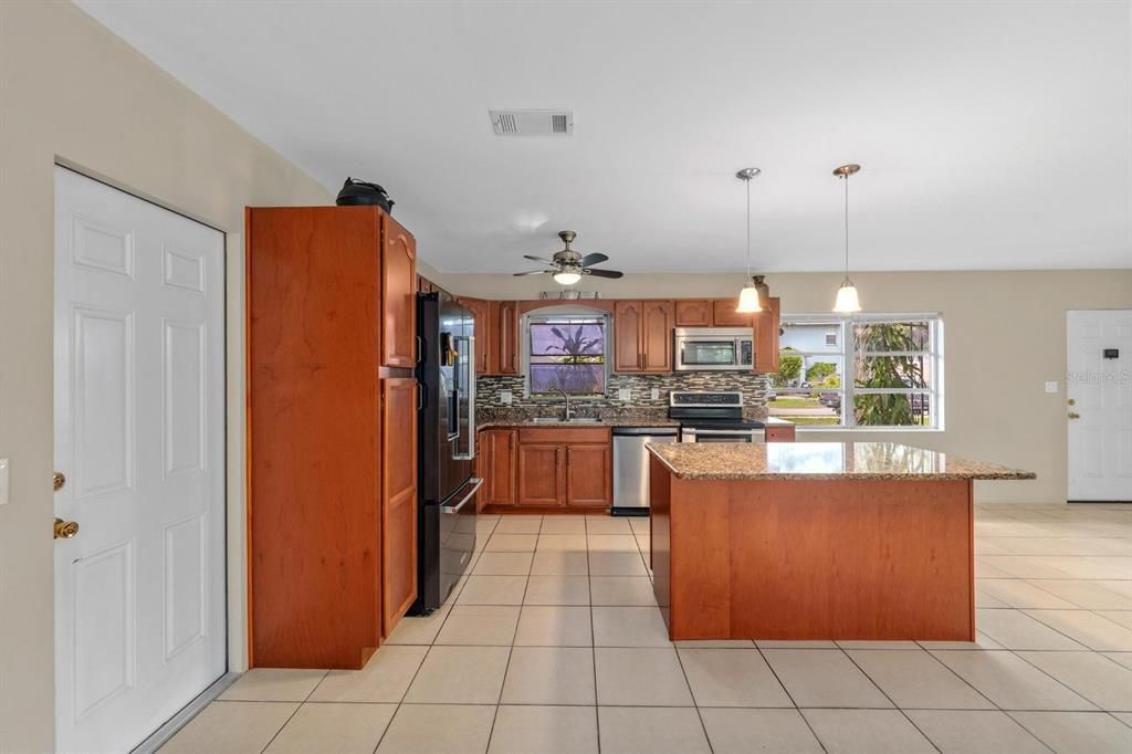 Active With Contract: $314,890 (3 beds, 2 baths, 1310 Square Feet)