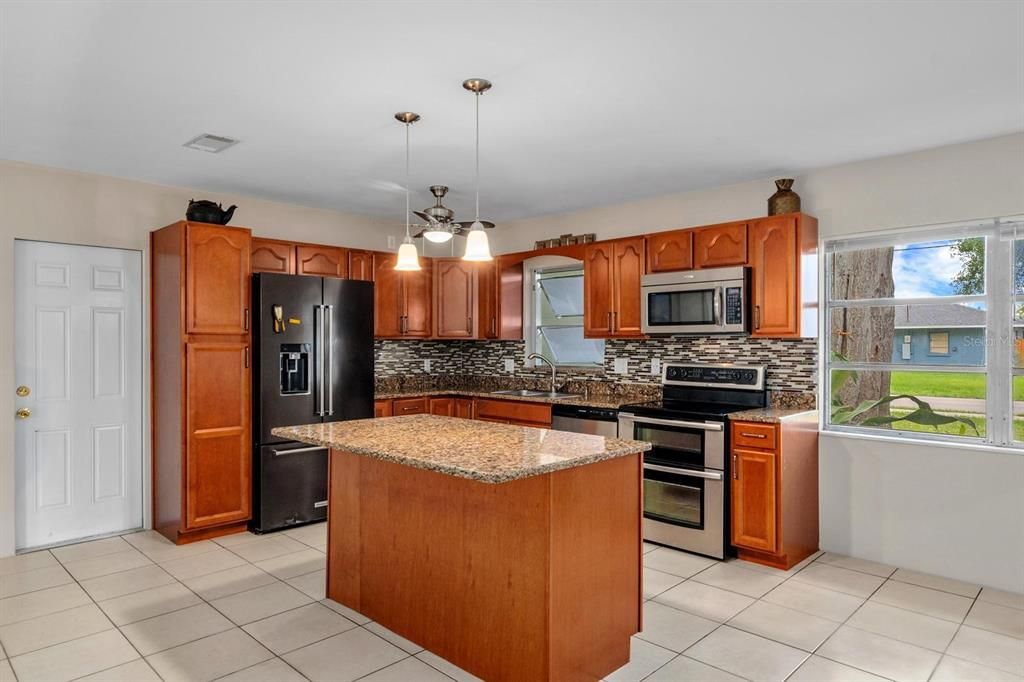 Active With Contract: $314,890 (3 beds, 2 baths, 1310 Square Feet)