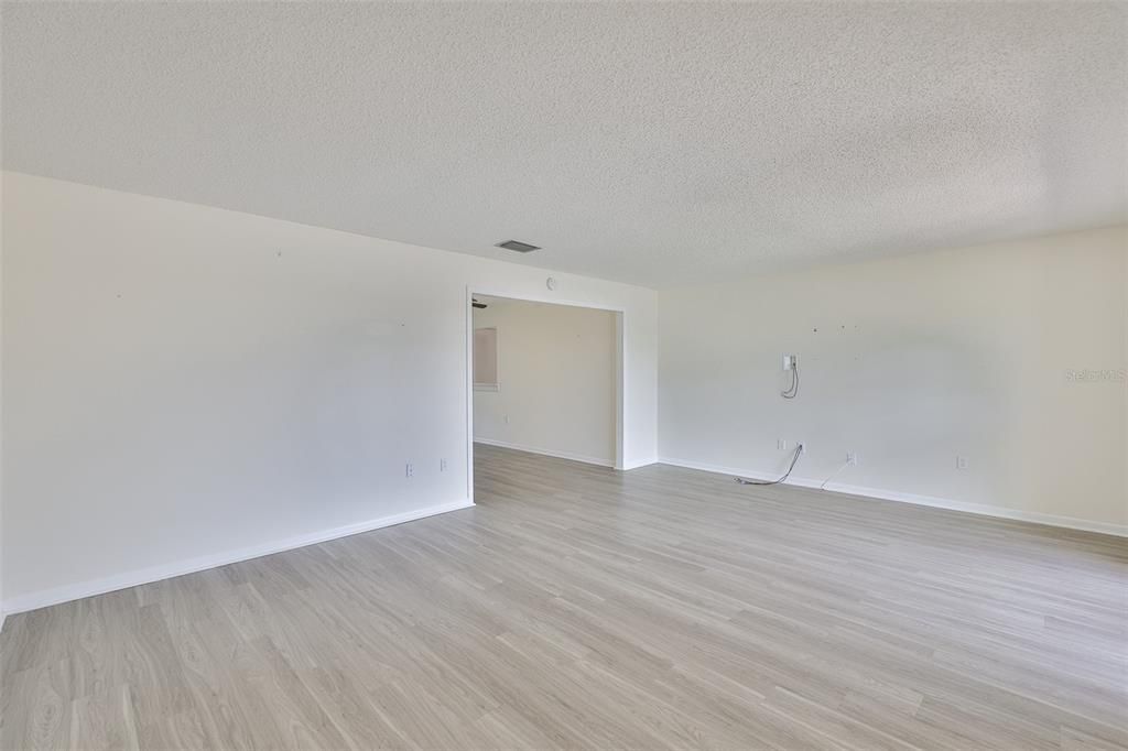 For Sale: $187,000 (2 beds, 2 baths, 1516 Square Feet)