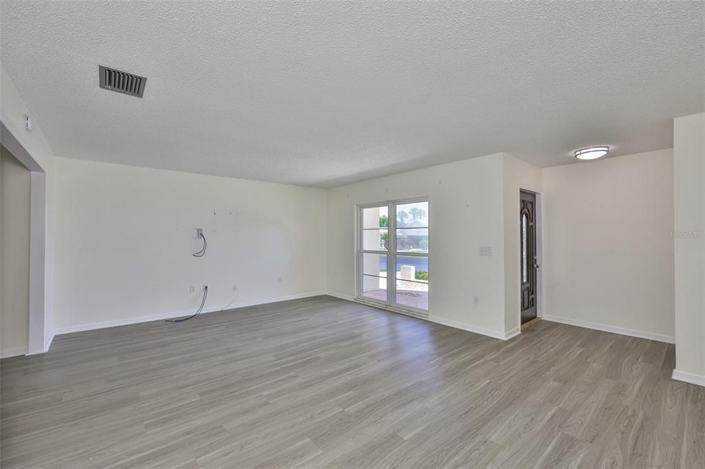 For Sale: $187,000 (2 beds, 2 baths, 1516 Square Feet)