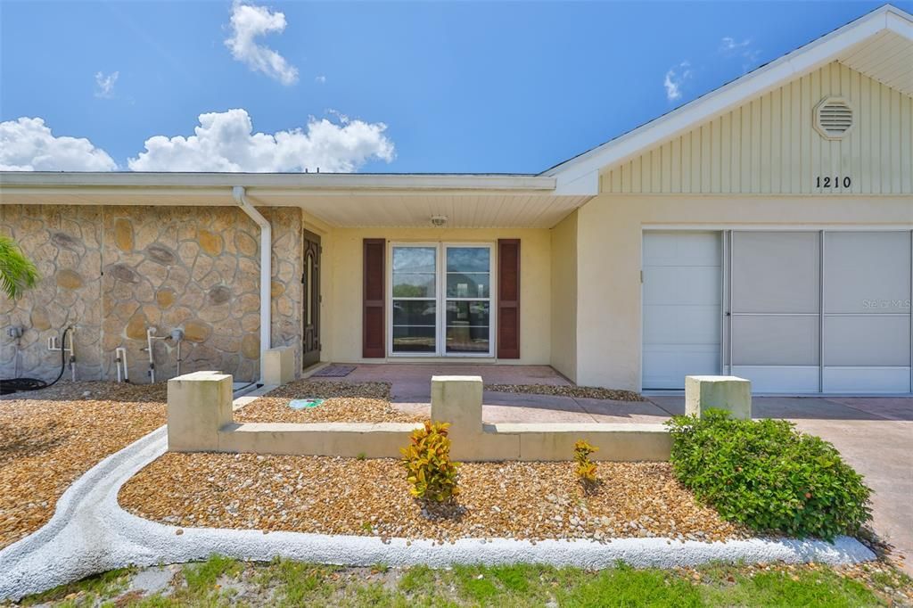 For Sale: $187,000 (2 beds, 2 baths, 1516 Square Feet)