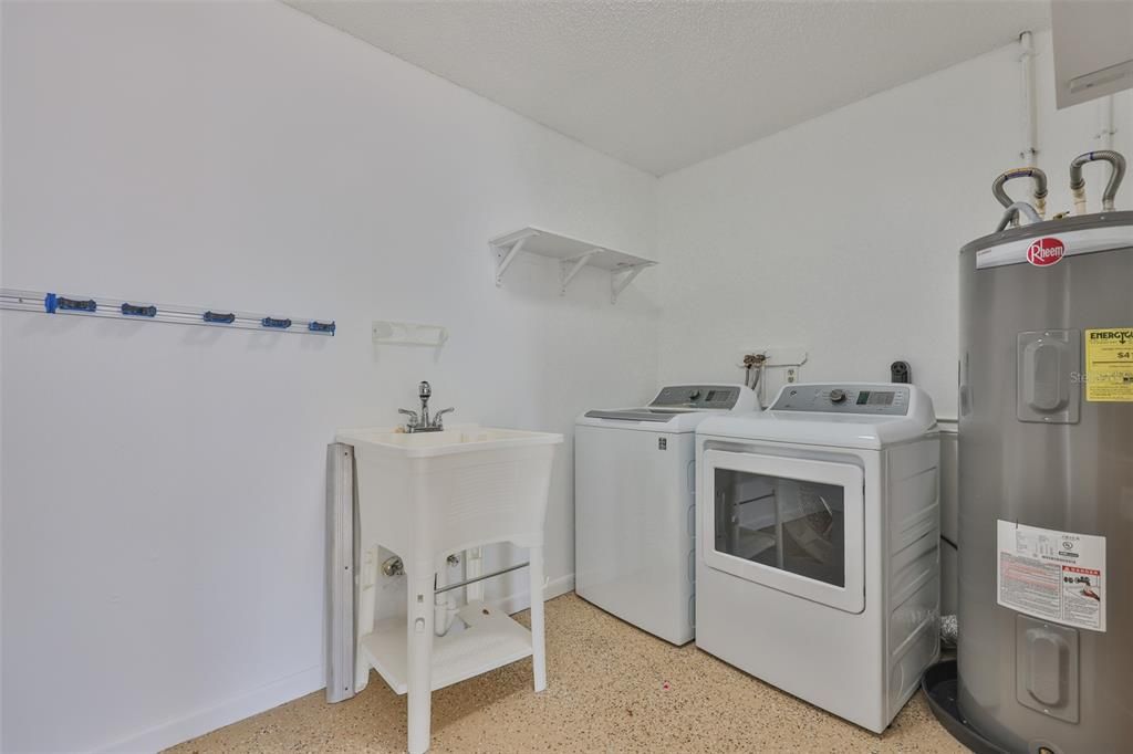 For Sale: $187,000 (2 beds, 2 baths, 1516 Square Feet)