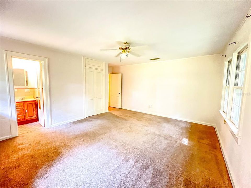 Active With Contract: $1,800 (3 beds, 2 baths, 1808 Square Feet)