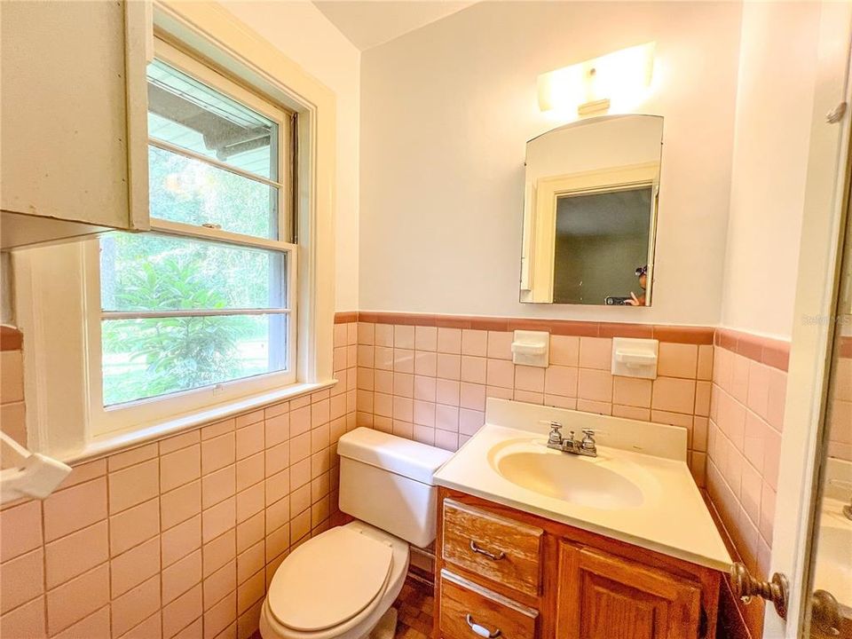 Active With Contract: $1,800 (3 beds, 2 baths, 1808 Square Feet)