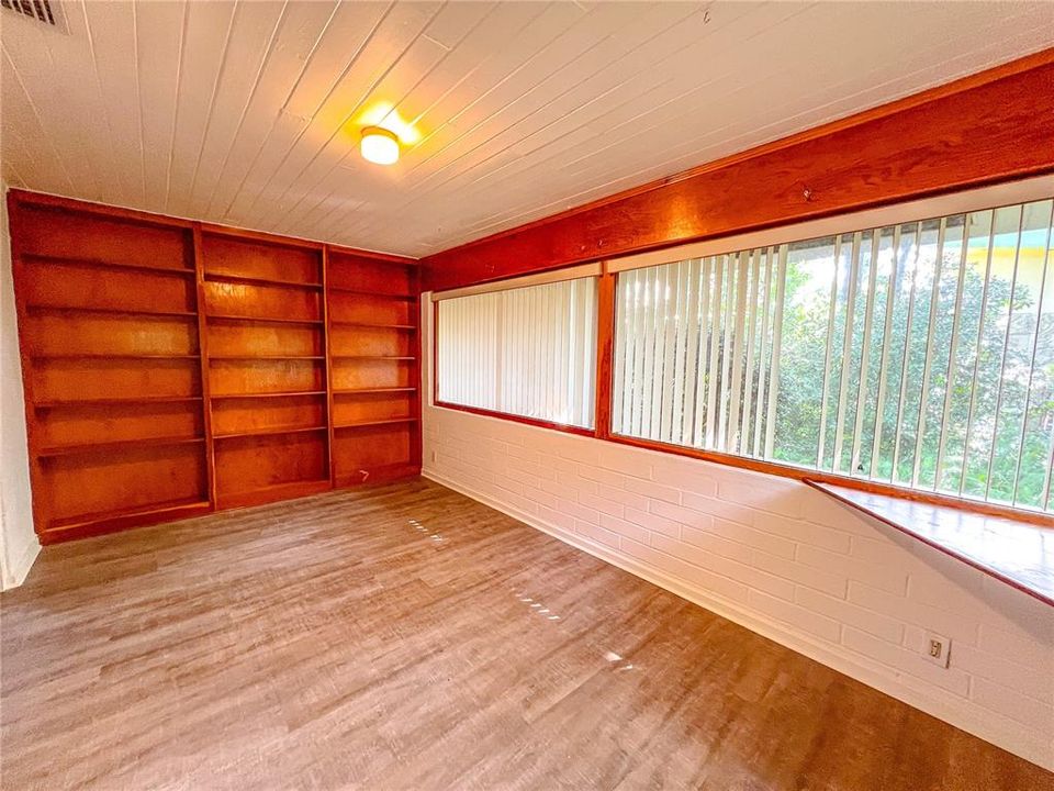 Active With Contract: $1,800 (3 beds, 2 baths, 1808 Square Feet)