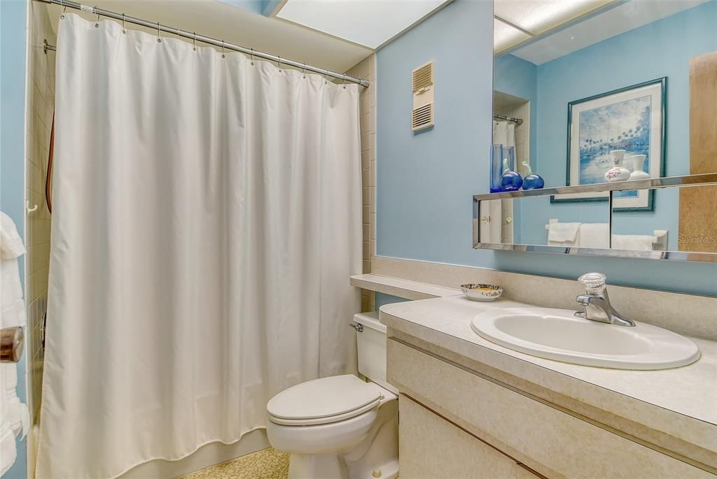 На продажу: $235,000 (2 спален, 2 ванн, 1400 Квадратных фут)