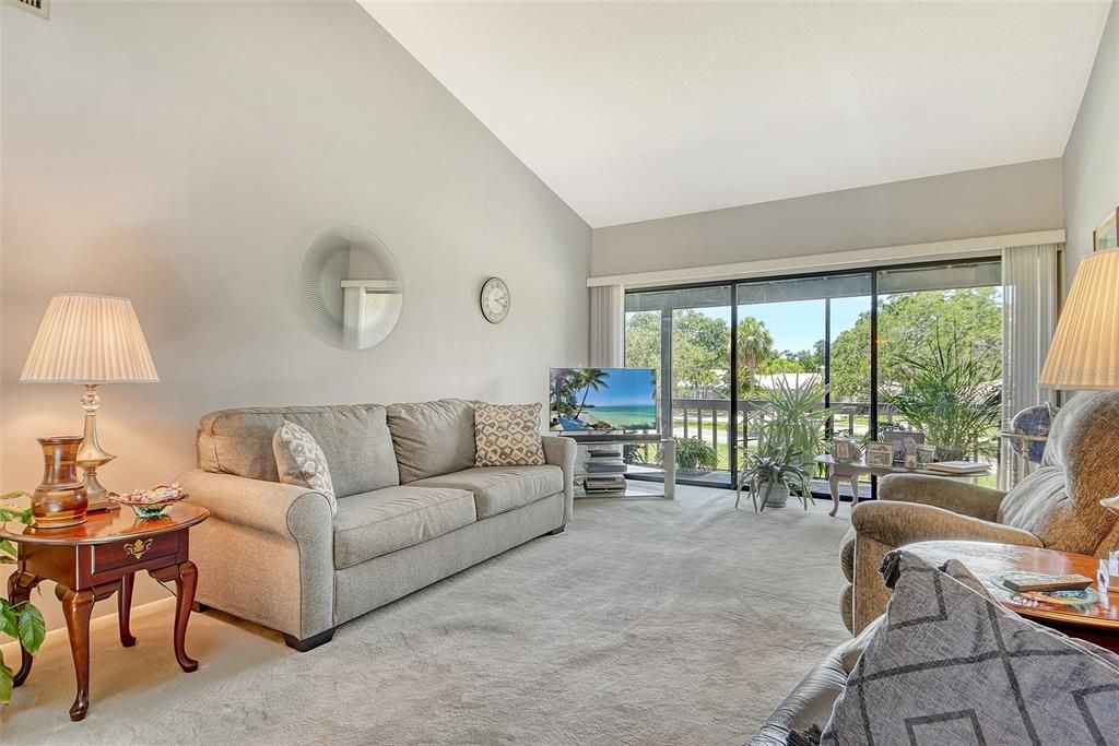 На продажу: $235,000 (2 спален, 2 ванн, 1400 Квадратных фут)