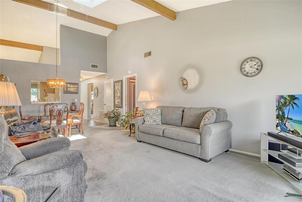 На продажу: $235,000 (2 спален, 2 ванн, 1400 Квадратных фут)