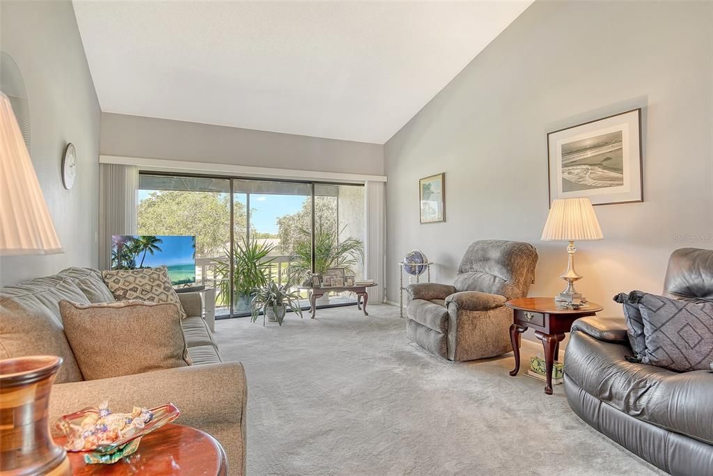 На продажу: $235,000 (2 спален, 2 ванн, 1400 Квадратных фут)