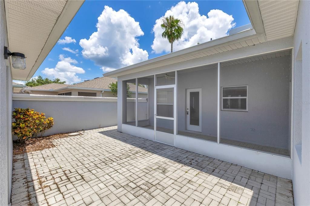 Activo con contrato: $150,400 (2 camas, 2 baños, 1317 Pies cuadrados)