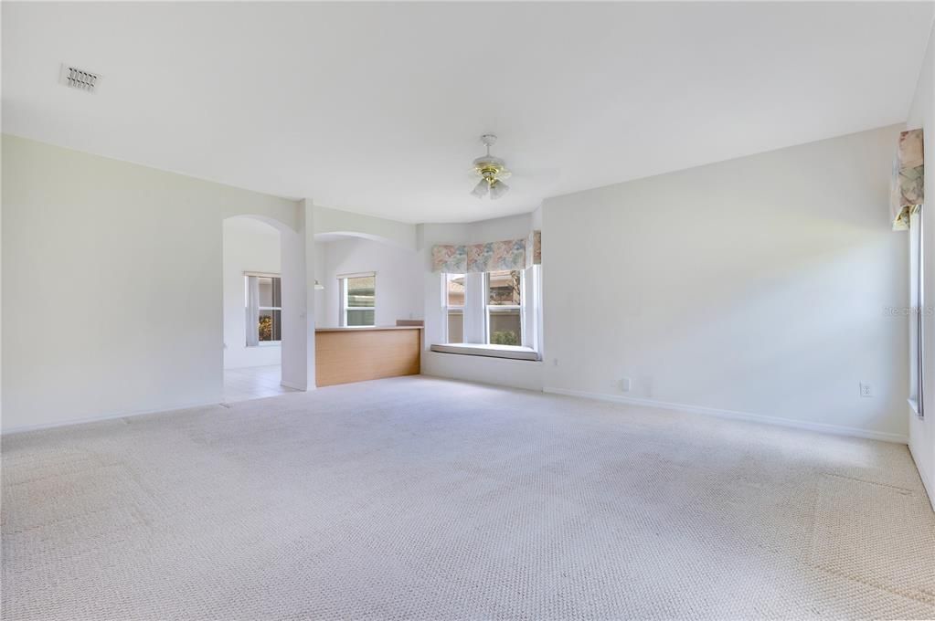 Activo con contrato: $150,400 (2 camas, 2 baños, 1317 Pies cuadrados)