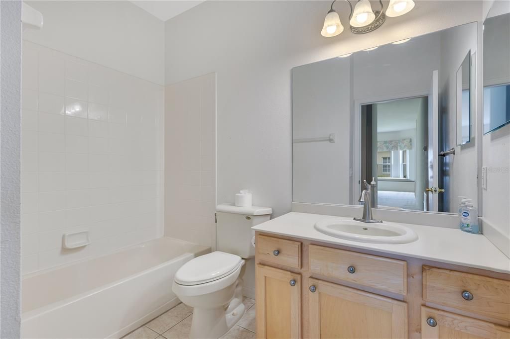 Activo con contrato: $150,400 (2 camas, 2 baños, 1317 Pies cuadrados)