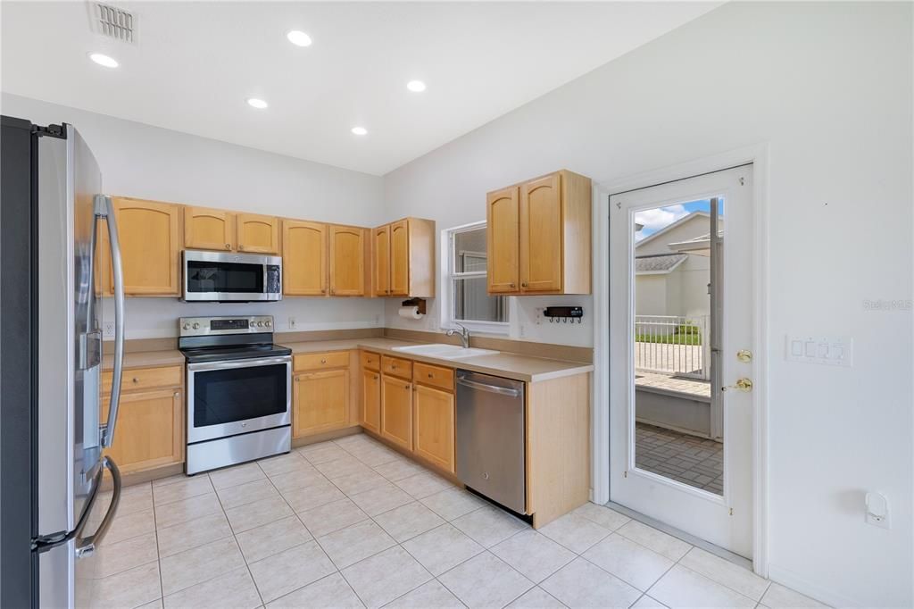 Activo con contrato: $150,400 (2 camas, 2 baños, 1317 Pies cuadrados)