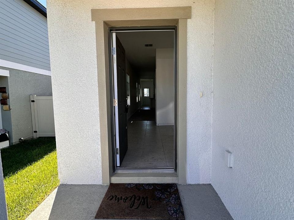 合同活跃: $1,925 (3 贝兹, 2 浴室, 1401 平方英尺)