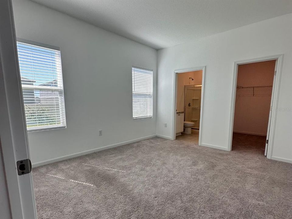 合同活跃: $1,925 (3 贝兹, 2 浴室, 1401 平方英尺)