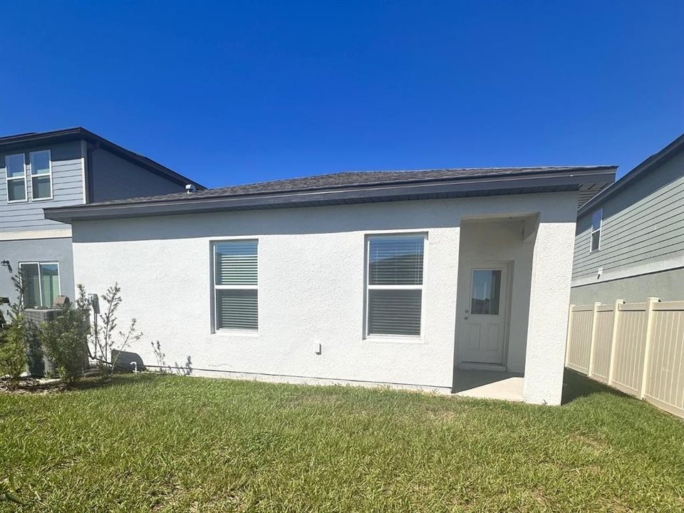 合同活跃: $1,925 (3 贝兹, 2 浴室, 1401 平方英尺)