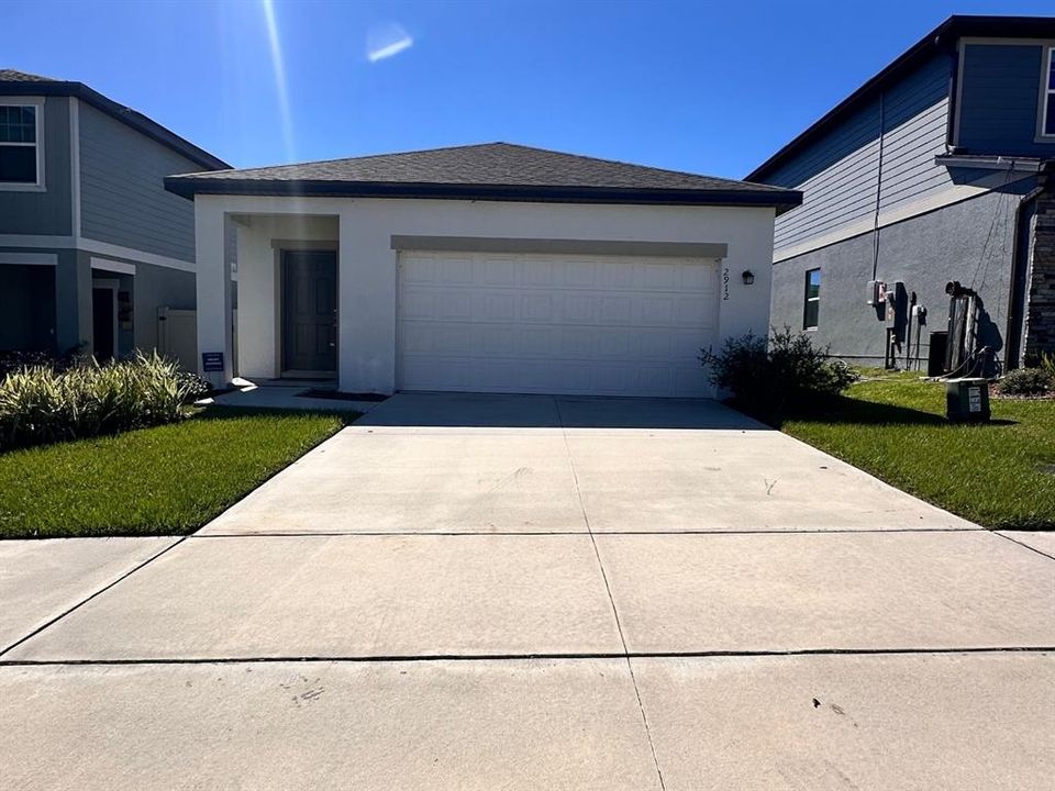 合同活跃: $1,925 (3 贝兹, 2 浴室, 1401 平方英尺)