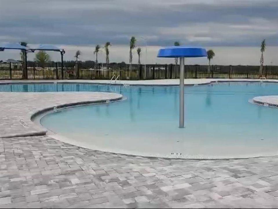 合同活跃: $1,925 (3 贝兹, 2 浴室, 1401 平方英尺)