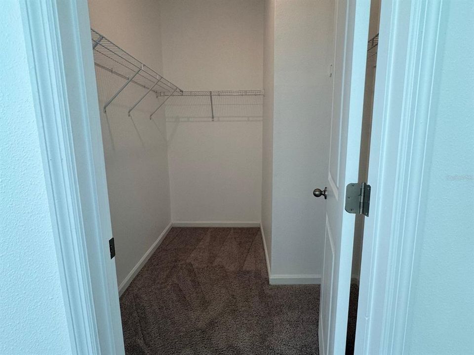 合同活跃: $1,925 (3 贝兹, 2 浴室, 1401 平方英尺)