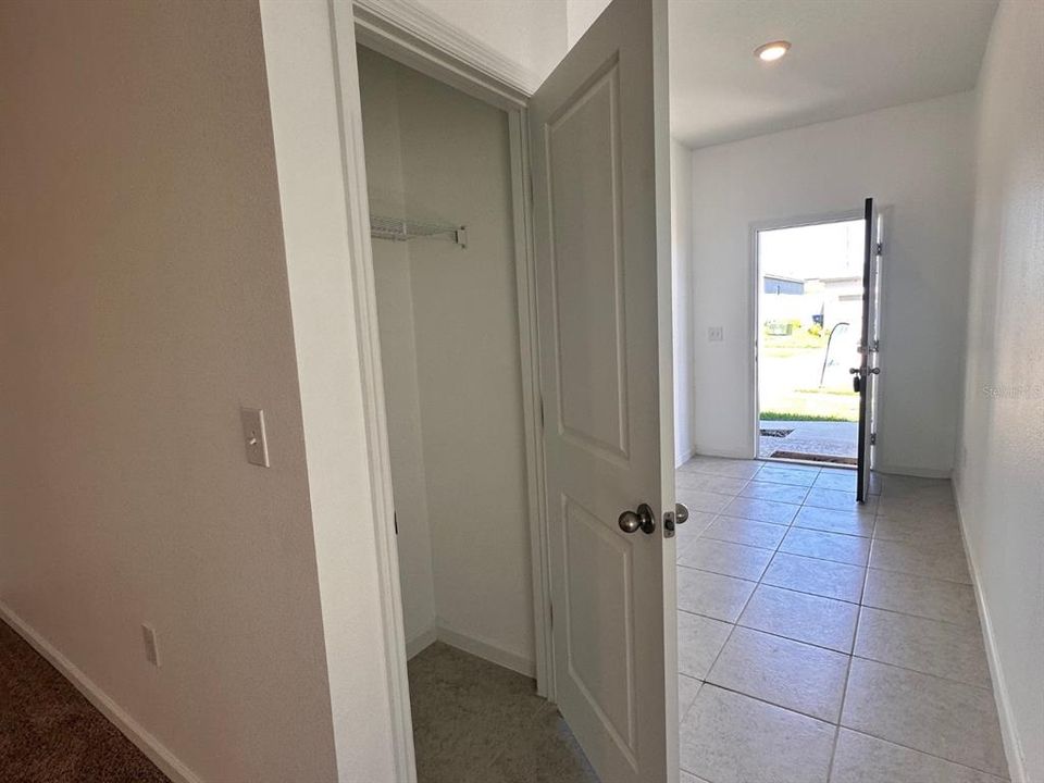 合同活跃: $1,925 (3 贝兹, 2 浴室, 1401 平方英尺)