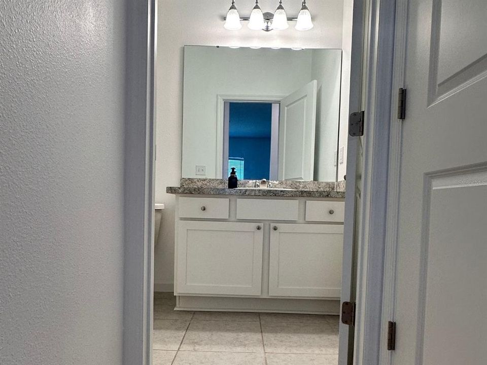 合同活跃: $1,925 (3 贝兹, 2 浴室, 1401 平方英尺)