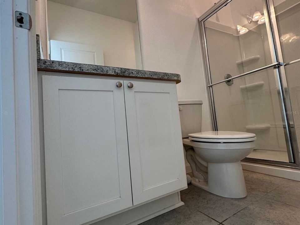 合同活跃: $1,925 (3 贝兹, 2 浴室, 1401 平方英尺)