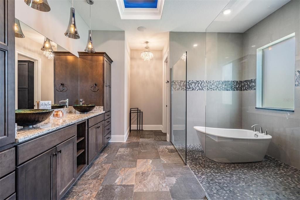 На продажу: $1,155,000 (4 спален, 4 ванн, 3879 Квадратных фут)