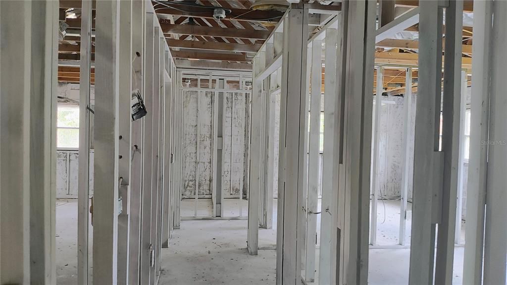 Active With Contract: $265,000 (3 beds, 2 baths, 2014 Square Feet)