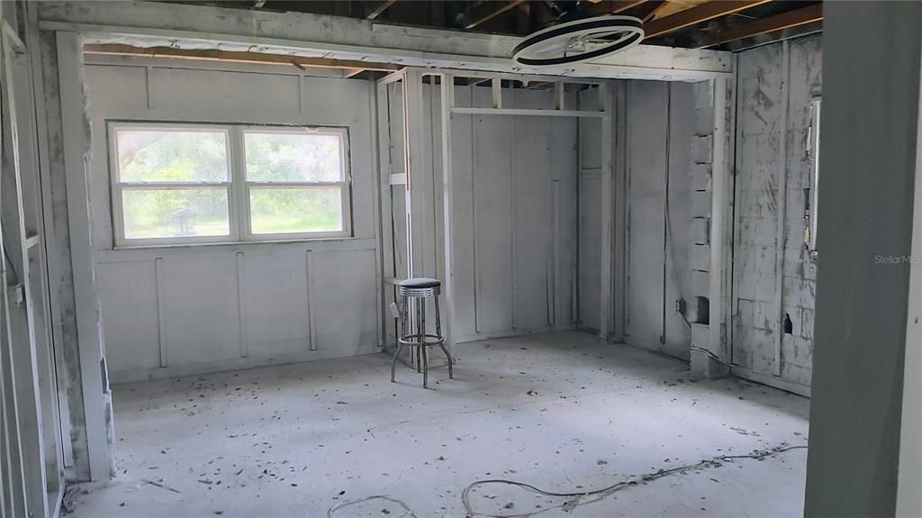 Active With Contract: $265,000 (3 beds, 2 baths, 2014 Square Feet)