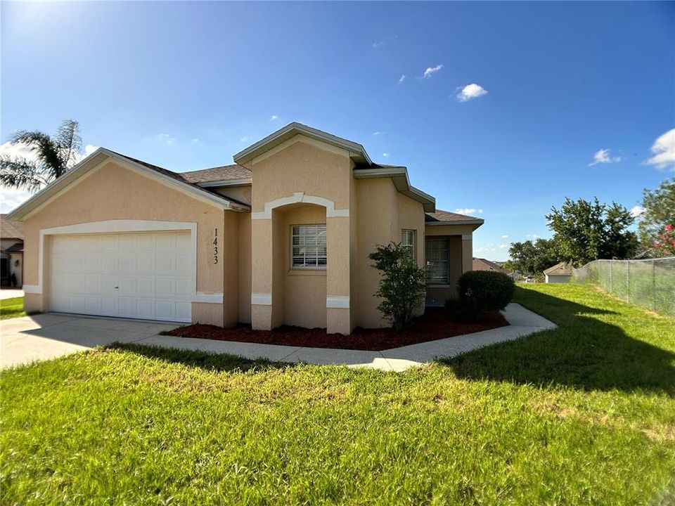 Недавно продано: $275,000 (4 спален, 2 ванн, 1728 Квадратных фут)