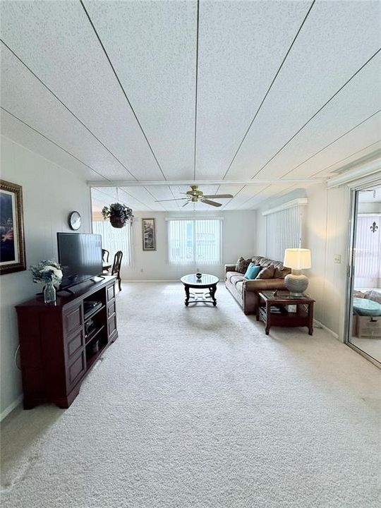 На продажу: $136,000 (2 спален, 2 ванн, 1344 Квадратных фут)