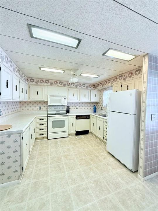 На продажу: $136,000 (2 спален, 2 ванн, 1344 Квадратных фут)