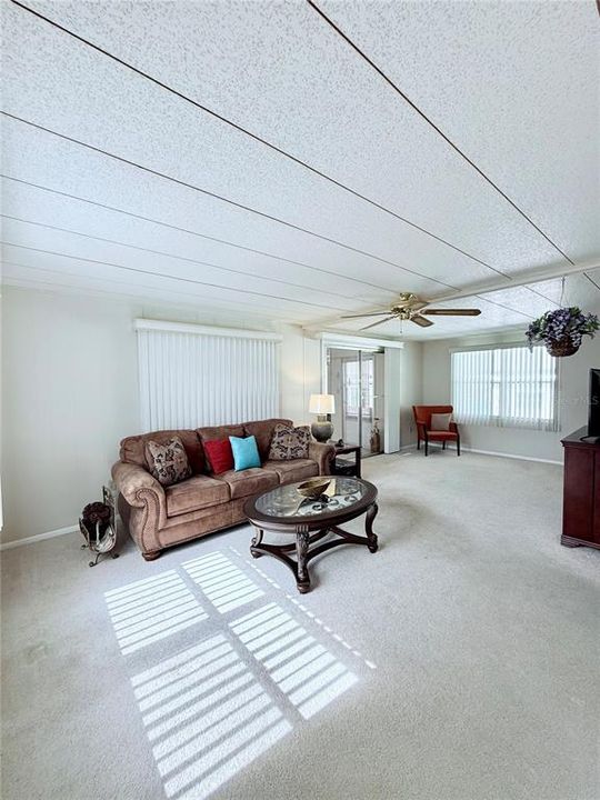 На продажу: $136,000 (2 спален, 2 ванн, 1344 Квадратных фут)