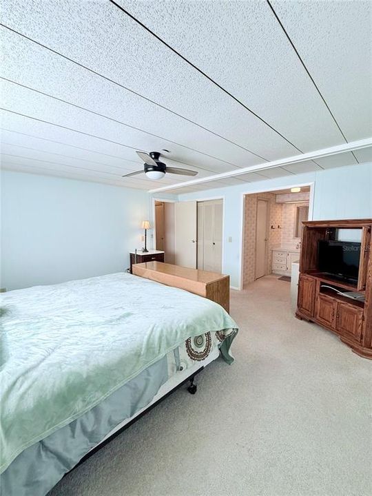 На продажу: $136,000 (2 спален, 2 ванн, 1344 Квадратных фут)