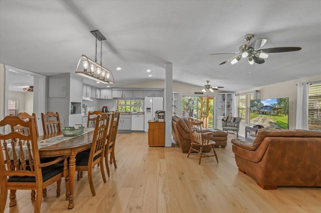 For Sale: $469,900 (3 beds, 3 baths, 1564 Square Feet)