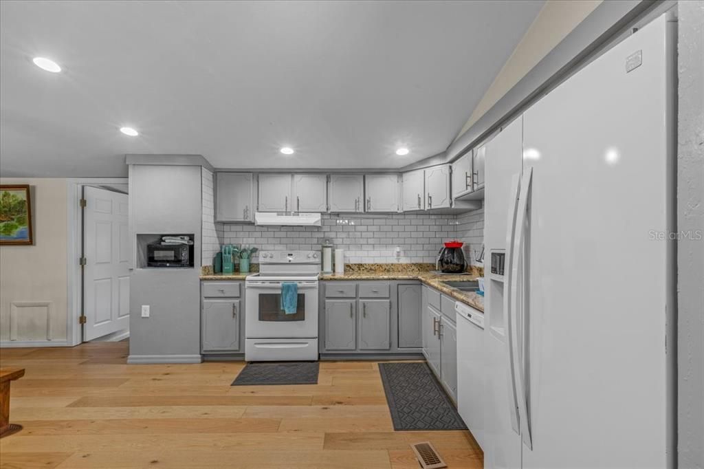 For Sale: $469,900 (3 beds, 3 baths, 1564 Square Feet)