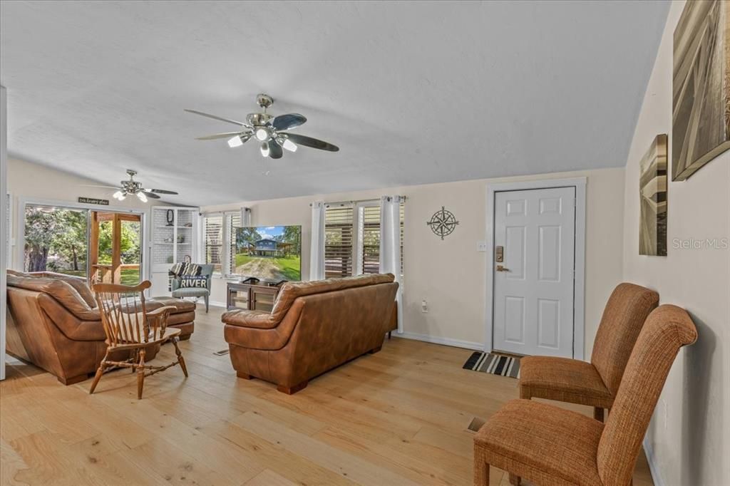 For Sale: $469,900 (3 beds, 3 baths, 1564 Square Feet)