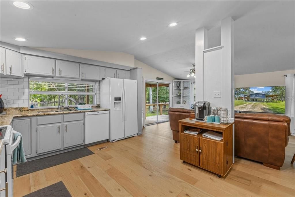 For Sale: $469,900 (3 beds, 3 baths, 1564 Square Feet)