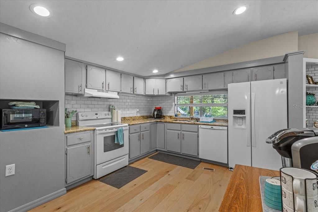 For Sale: $469,900 (3 beds, 3 baths, 1564 Square Feet)