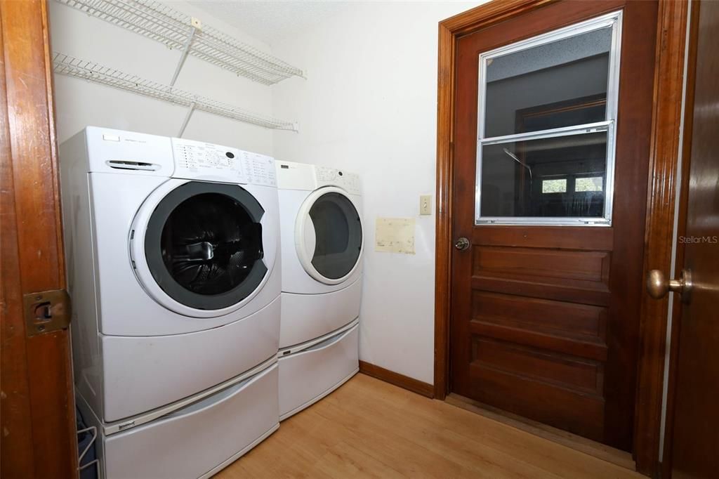 合同活跃: $379,900 (3 贝兹, 2 浴室, 1844 平方英尺)