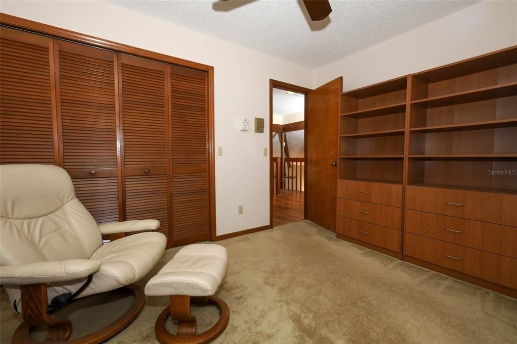 合同活跃: $379,900 (3 贝兹, 2 浴室, 1844 平方英尺)