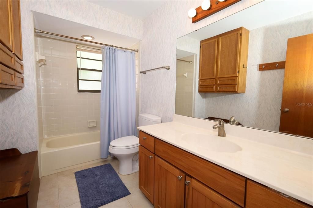 合同活跃: $379,900 (3 贝兹, 2 浴室, 1844 平方英尺)