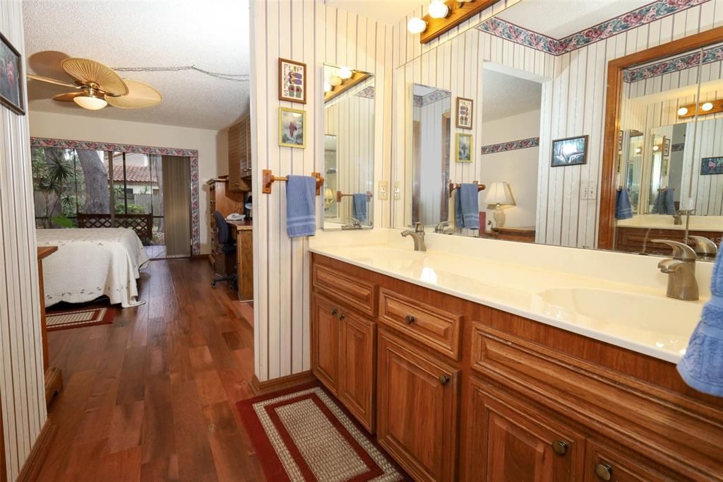 合同活跃: $379,900 (3 贝兹, 2 浴室, 1844 平方英尺)