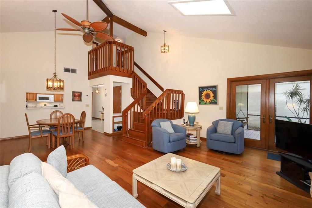 合同活跃: $379,900 (3 贝兹, 2 浴室, 1844 平方英尺)